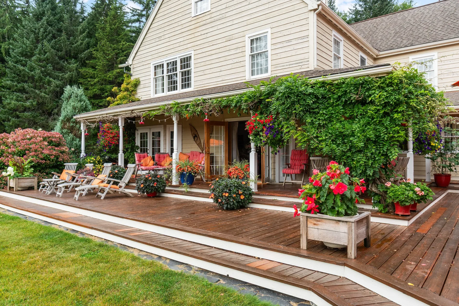 Exterior photo 8