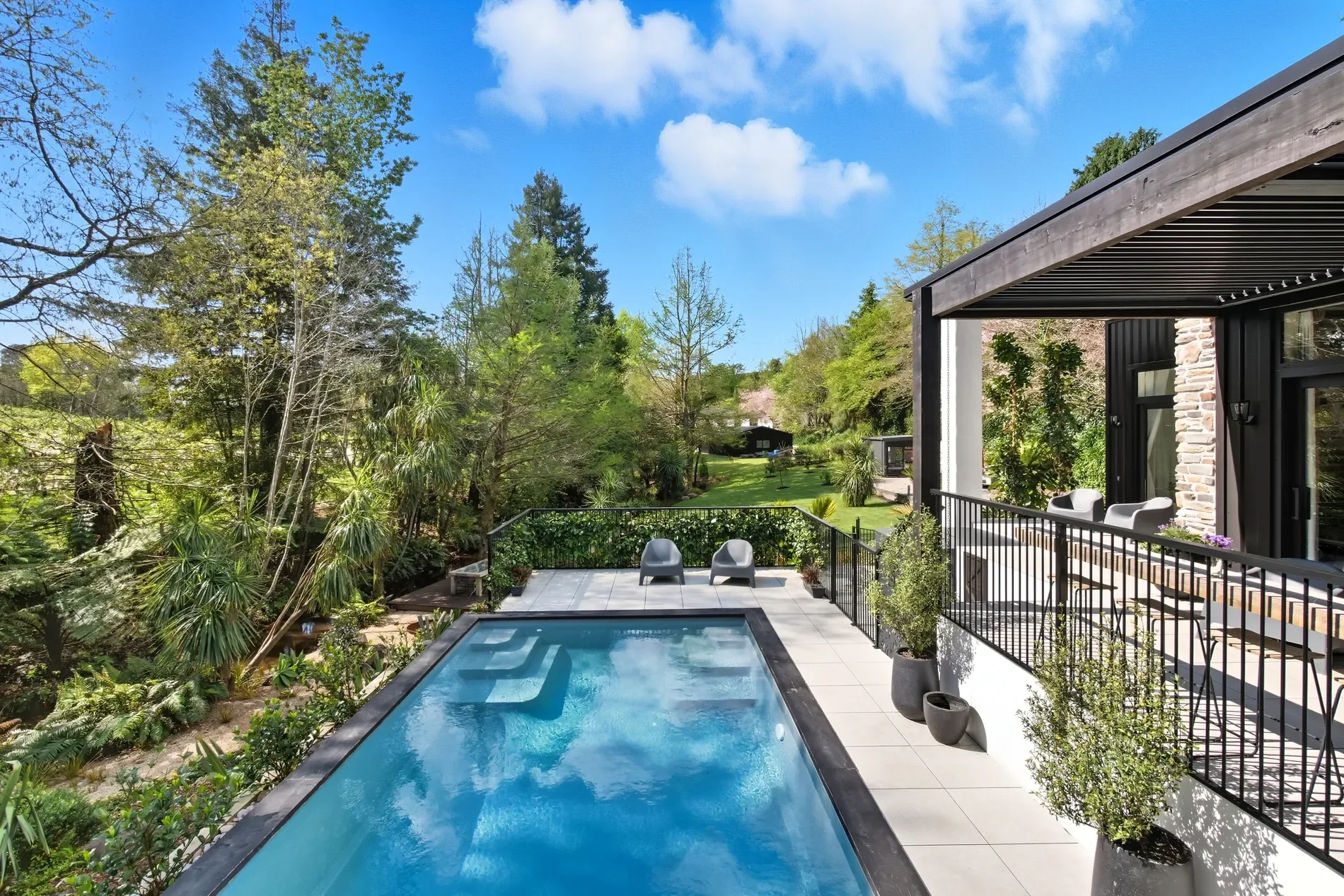 Exterior photo 10
