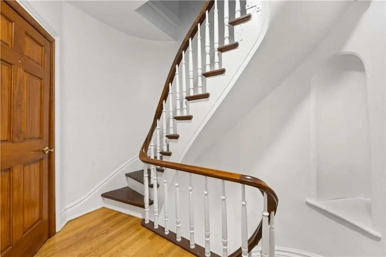 385 6th Avenue, New York, New York, United States. - Photo 31