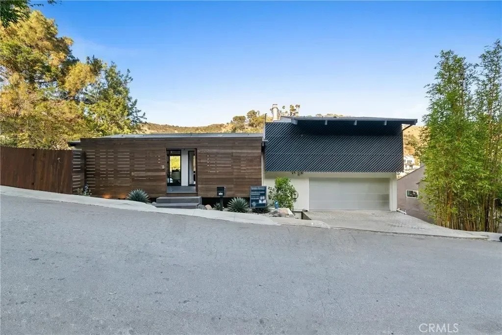 2522 Zorada Drive, Los Angeles, California, United States. - Photo 1