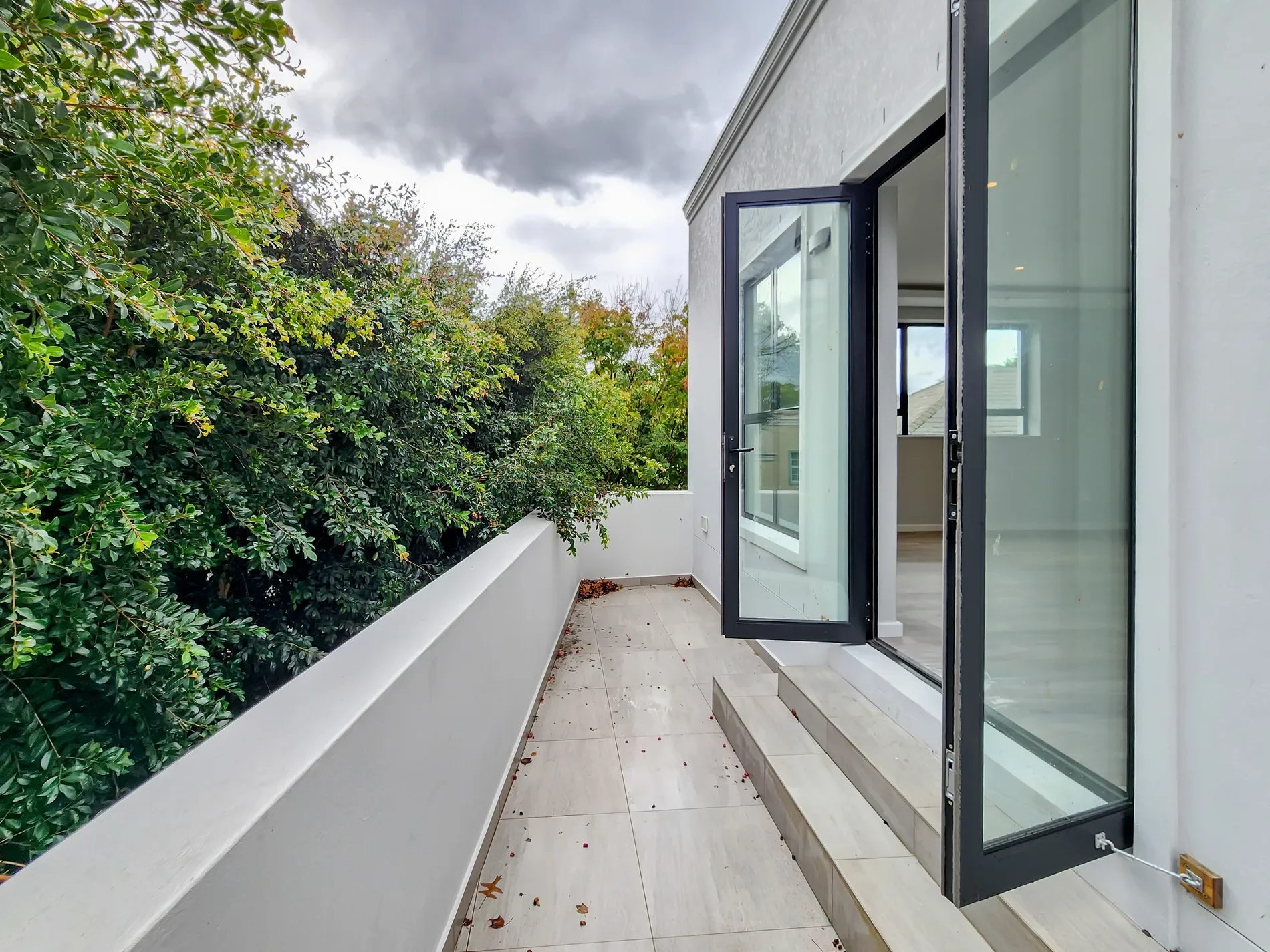 Exterior photo 8