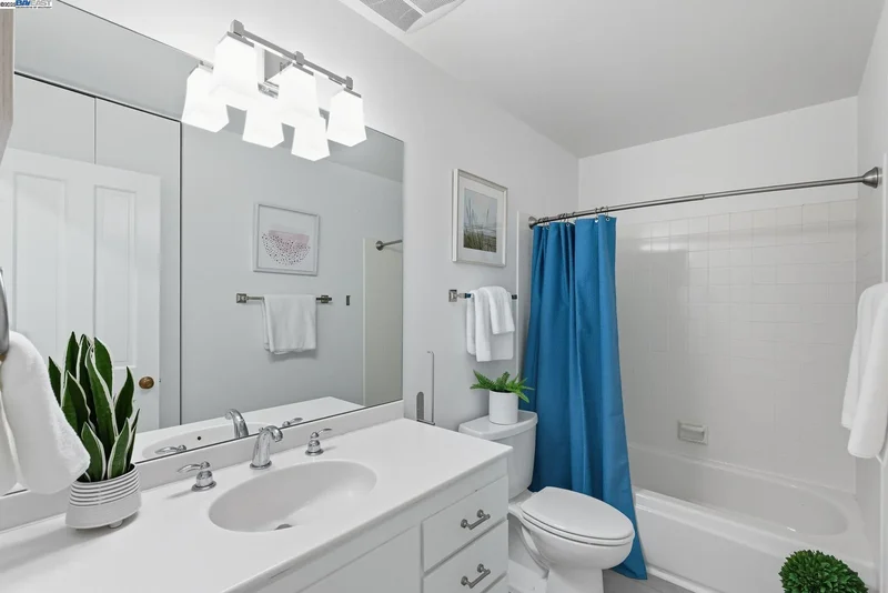 156 Lombard St, San Francisco, California, United States. - Photo 46