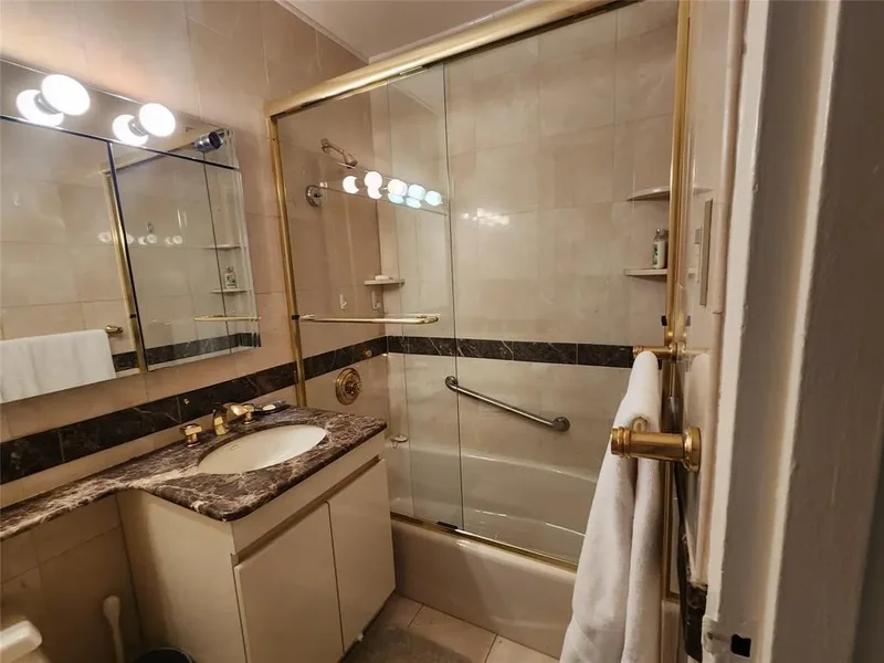 18-15 215th Street 6M, Bayside, NY 11360, New York, New York, United States. - Photo 3