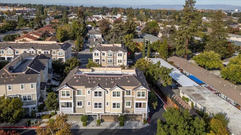 2041 Atlas Loop, Mountain View, California, United States. - Photo 46