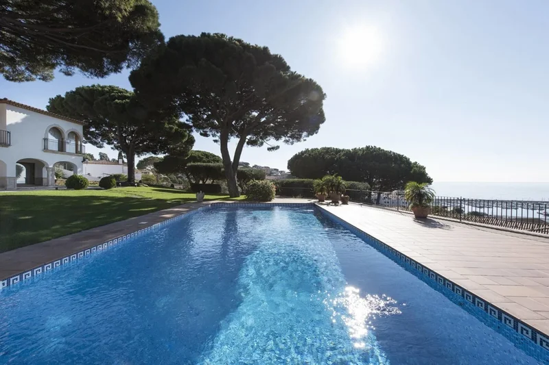 Mediterranean Mansion With Beautiful Sea Views In Sant Feliu De Guíxols