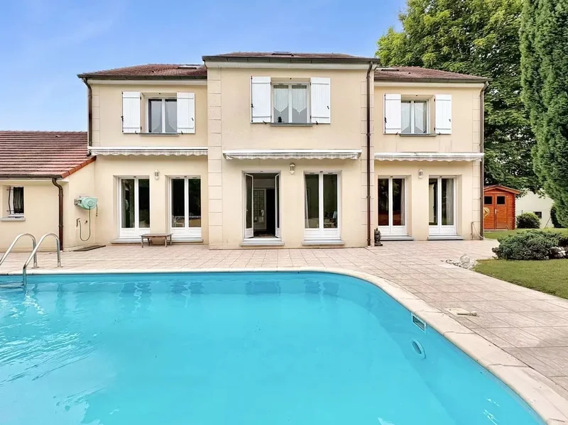 7 Bedrooms Single Family Detached