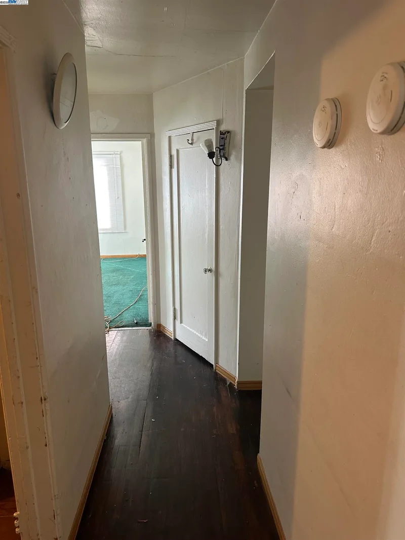 5651 Telegraph, Oakland, California, United States. - Photo 14