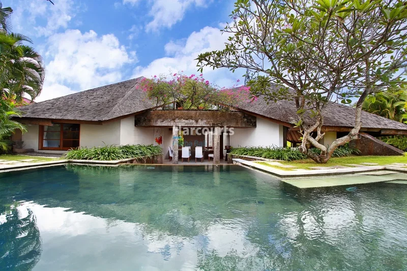 Artistic Oasis Among Lush Ricefields in Kerobokan