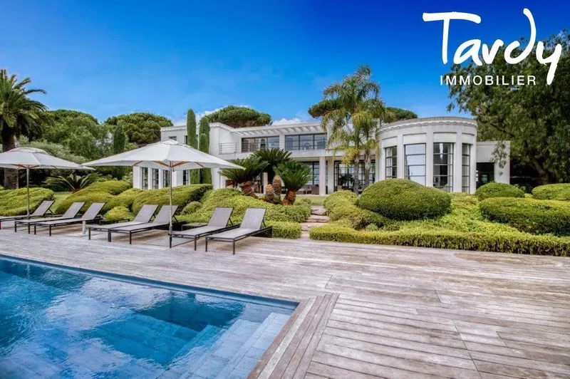 Luxury Real Estate Villa for Sale in Saint-Tropez 83990