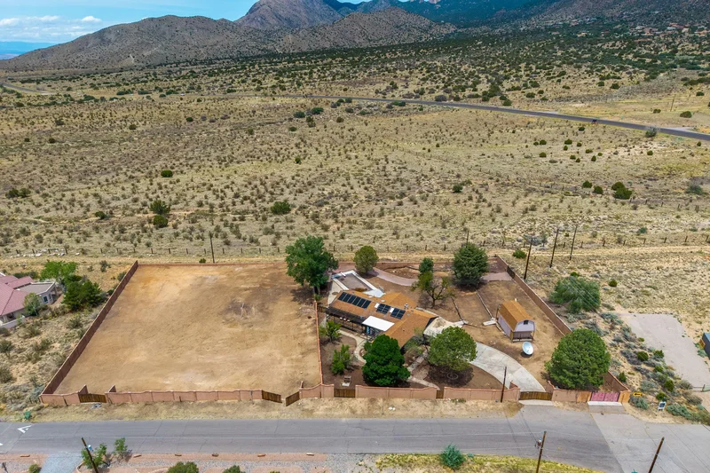 12519 ELENA Drive NE, Albuquerque, NM 87122, Albuquerque, New Mexico, United States. - Photo 3