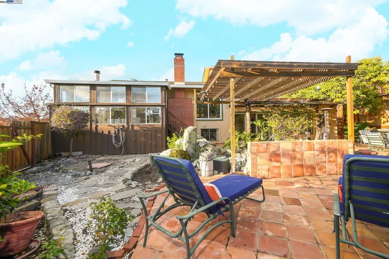 27956 Edgecliff Way, Hayward, California, United States. - Photo 57