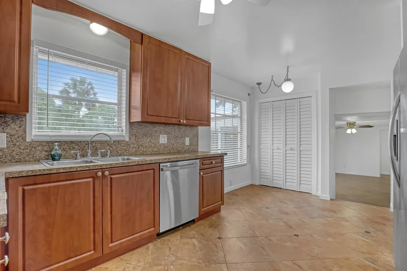 852 Palo Verde Court, Haverhill, FL 33415, West Palm Beach, Florida, United States. - Photo 18