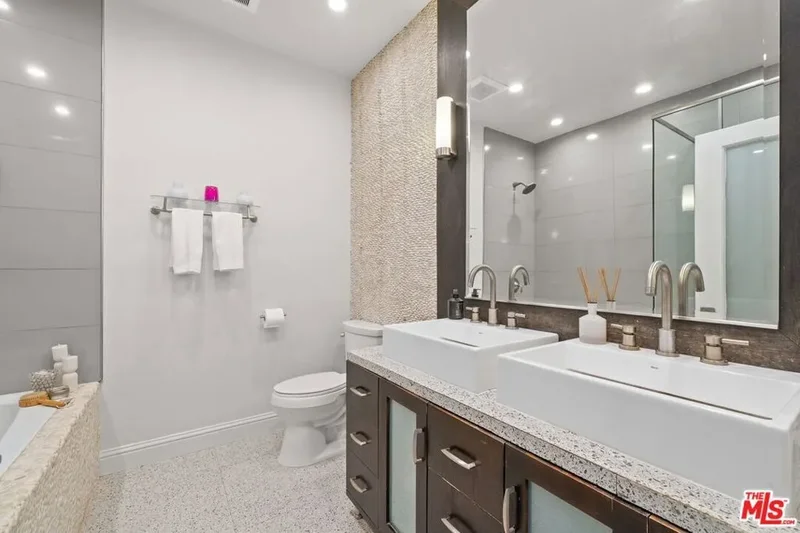 11822 Goshen Avenue 301, Los Angeles, California, United States. - Photo 17