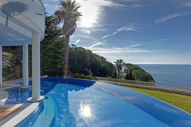 Stylish Mediterranean dream residence with sea views in Lloret de Mar.