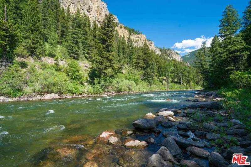 64050 Gallatin Road, Gallatin Gateway, Montana, United States. - Photo 38