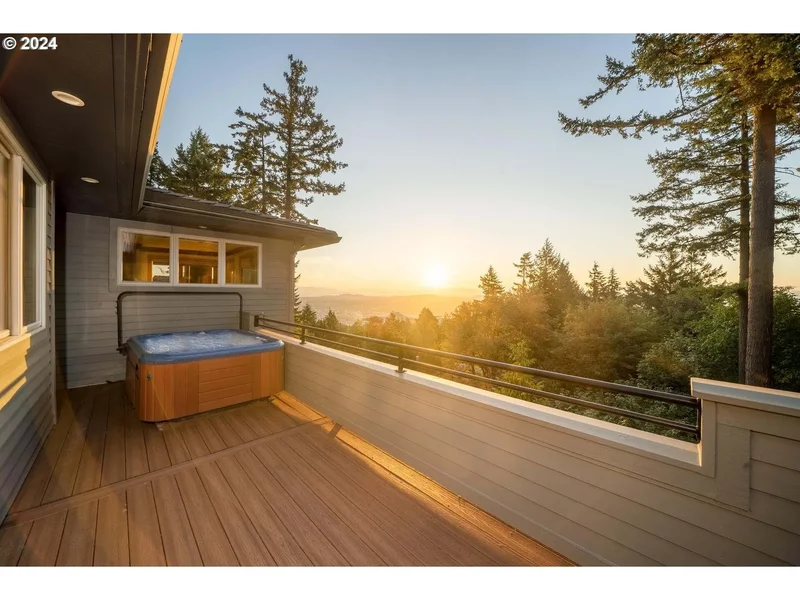 3534 SW Gale Ave, Portland, OR 97239, Portland, Oregon, United States. - Photo 32