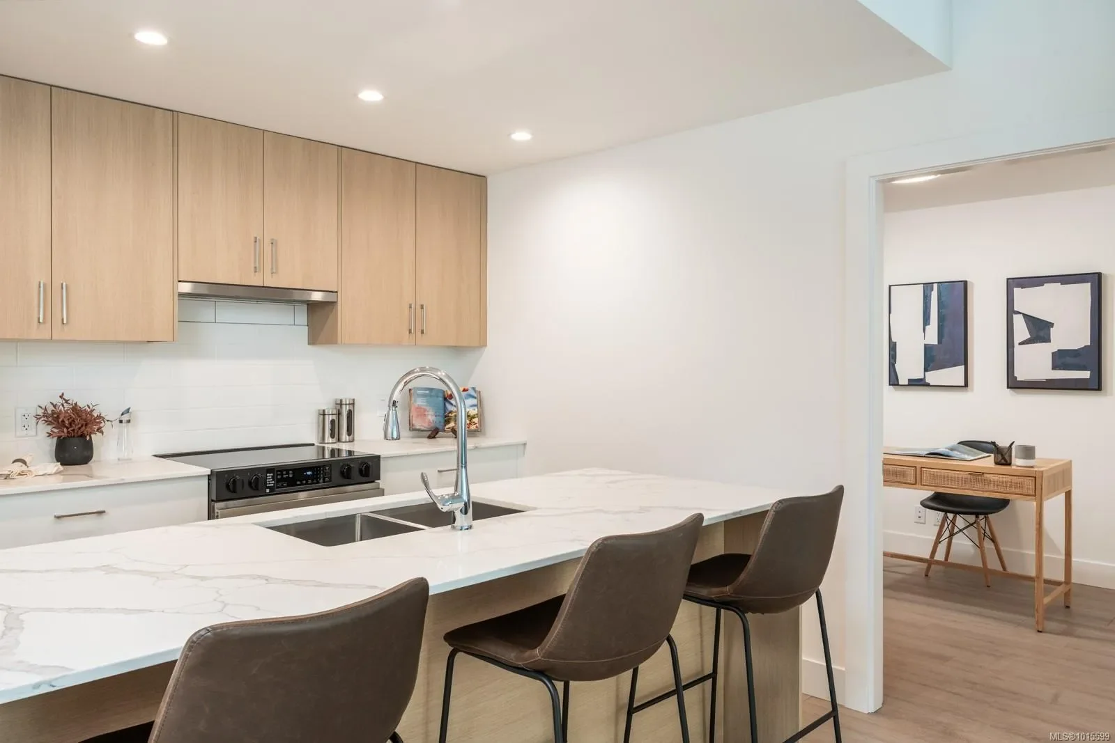 258 Helmcken Rd 401, View Royal, British Columbia, Canada. - Photo 22