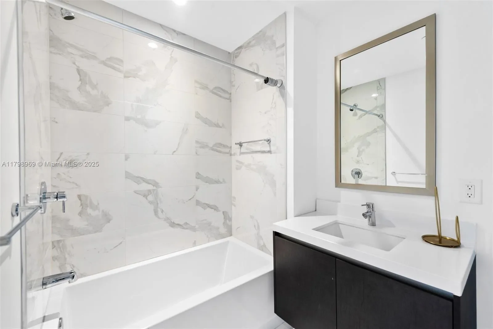 851 NE 1st Ave #4011, Miami, FL 33132, Miami, Florida, United States. - Photo 10