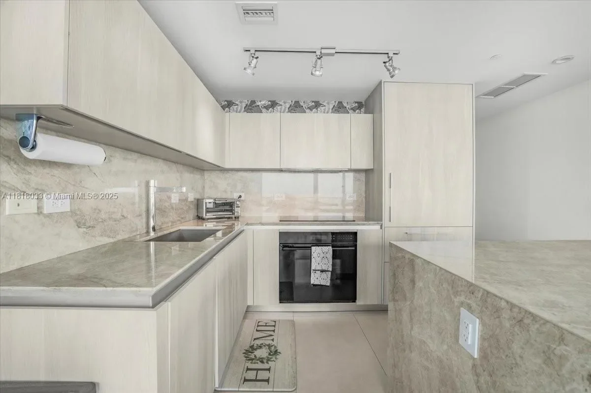 3131 NE 7th Ave 3306, Miami, Florida, United States. - Photo 15