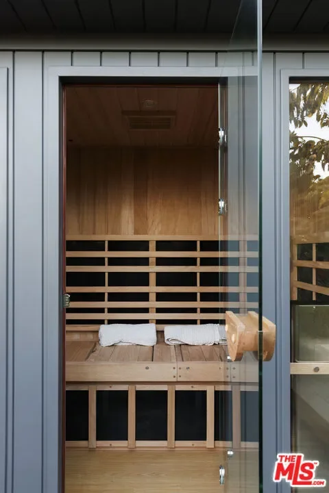3306 Deronda Drive, Los Angeles, California, United States. - Photo 15