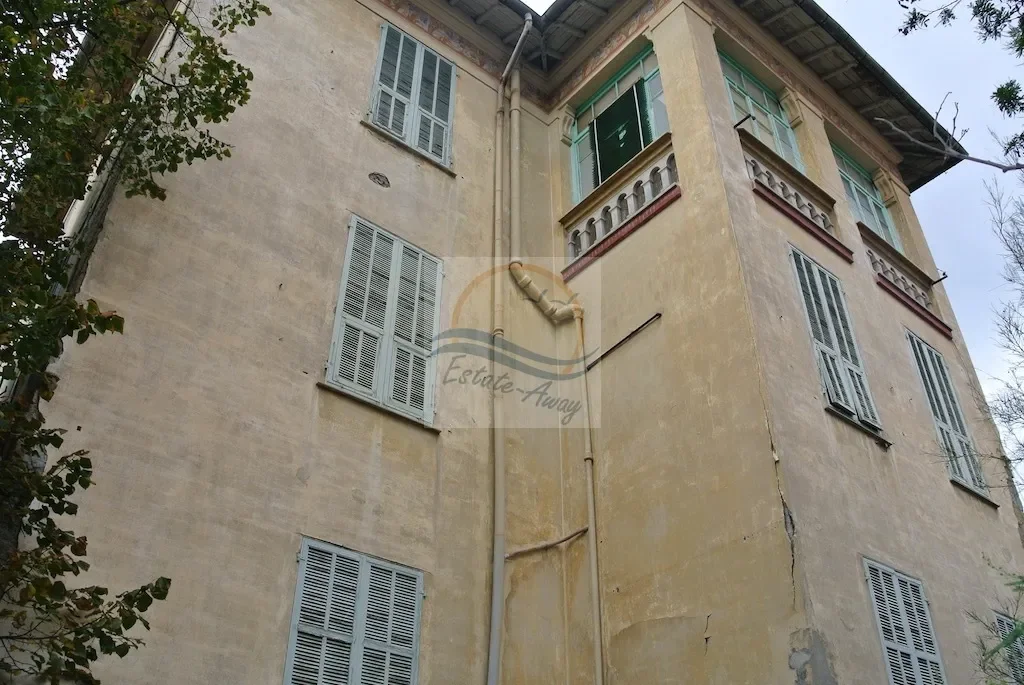 Exterior photo 2