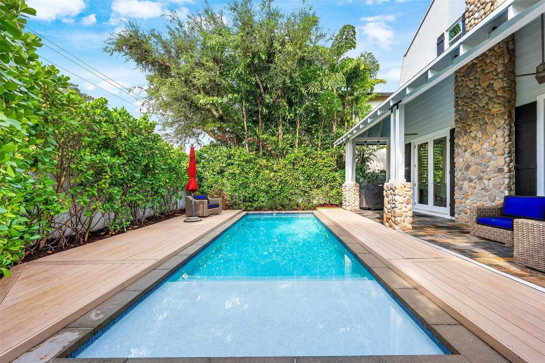 Exterior photo 10