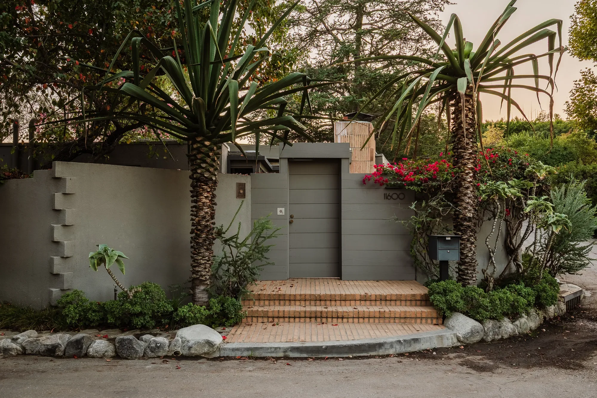 11600 Amanda Drive , Studio City, CA 91604, Los Angeles, California, United States. - Photo 6