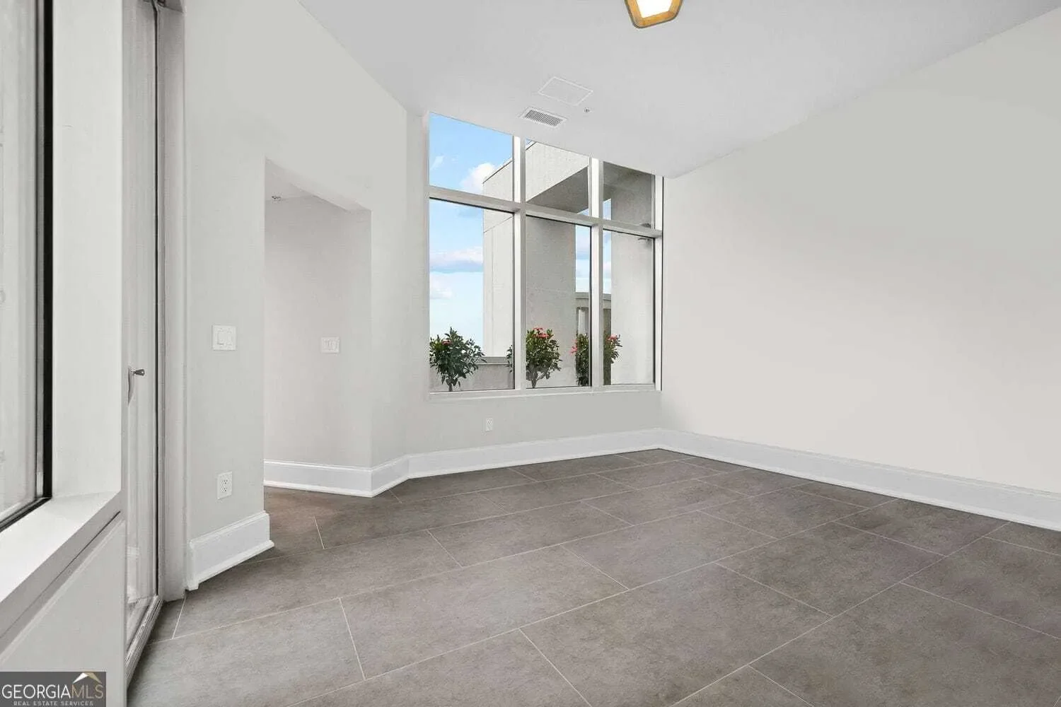 2828 Peachtree Road NW, Atlanta, Georgia, United States. - Photo 27