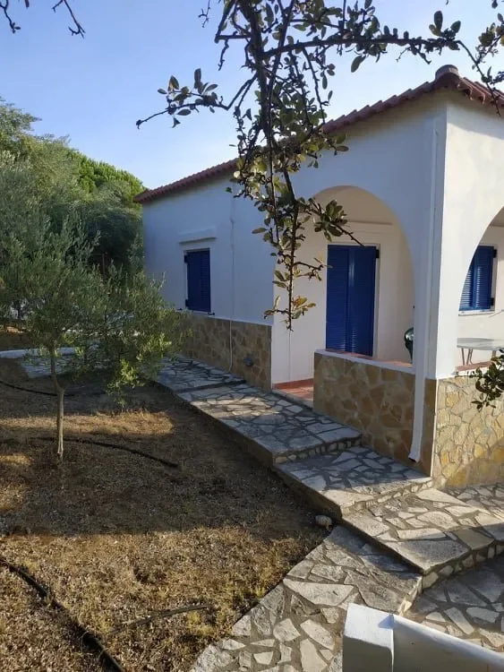 Exterior photo 5
