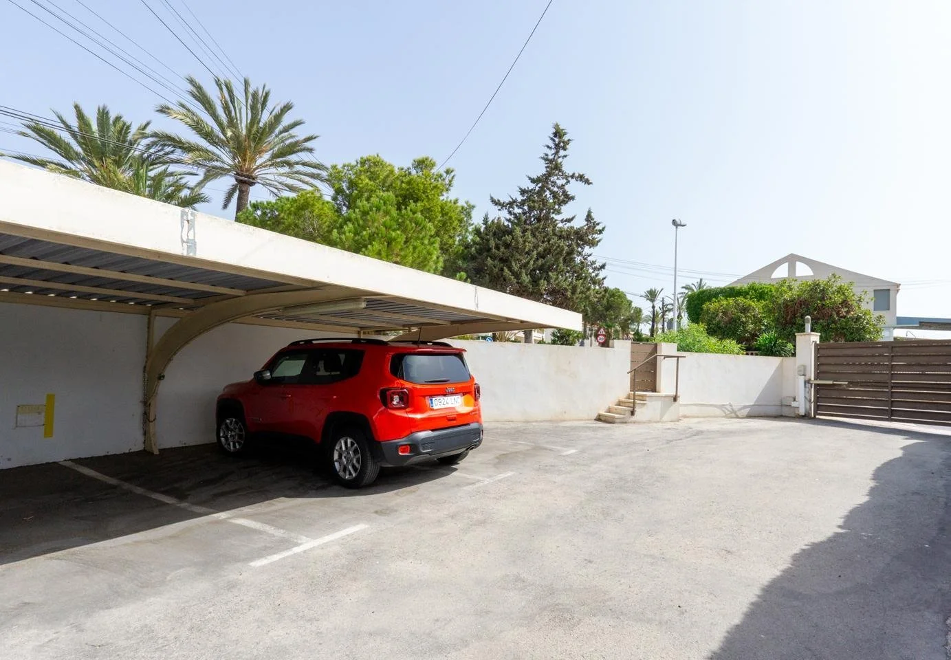 Exterior photo 5
