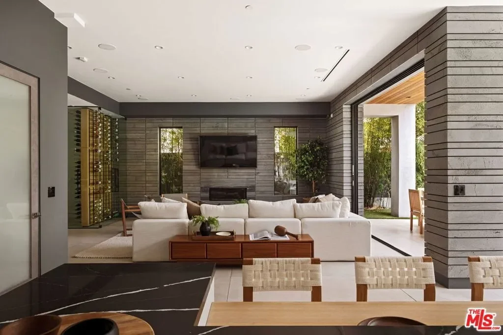816 N Stanley Avenue, Los Angeles, California, United States. - Photo 13