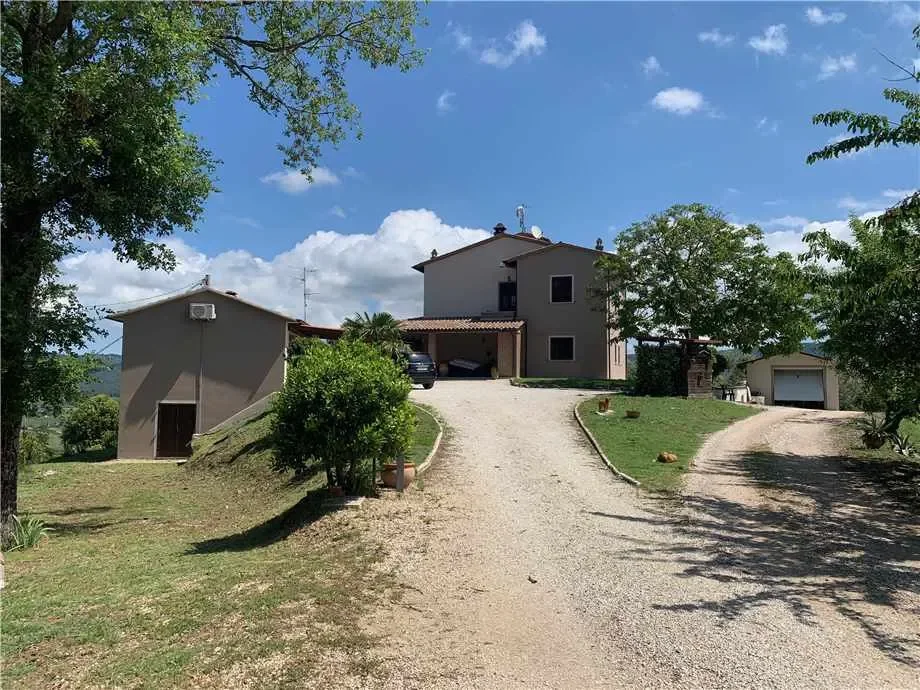 Exterior photo 5