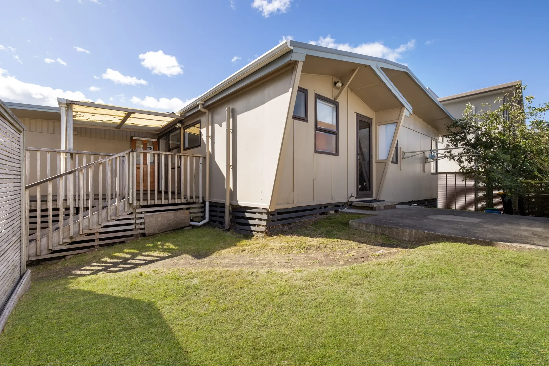 Exterior photo 10