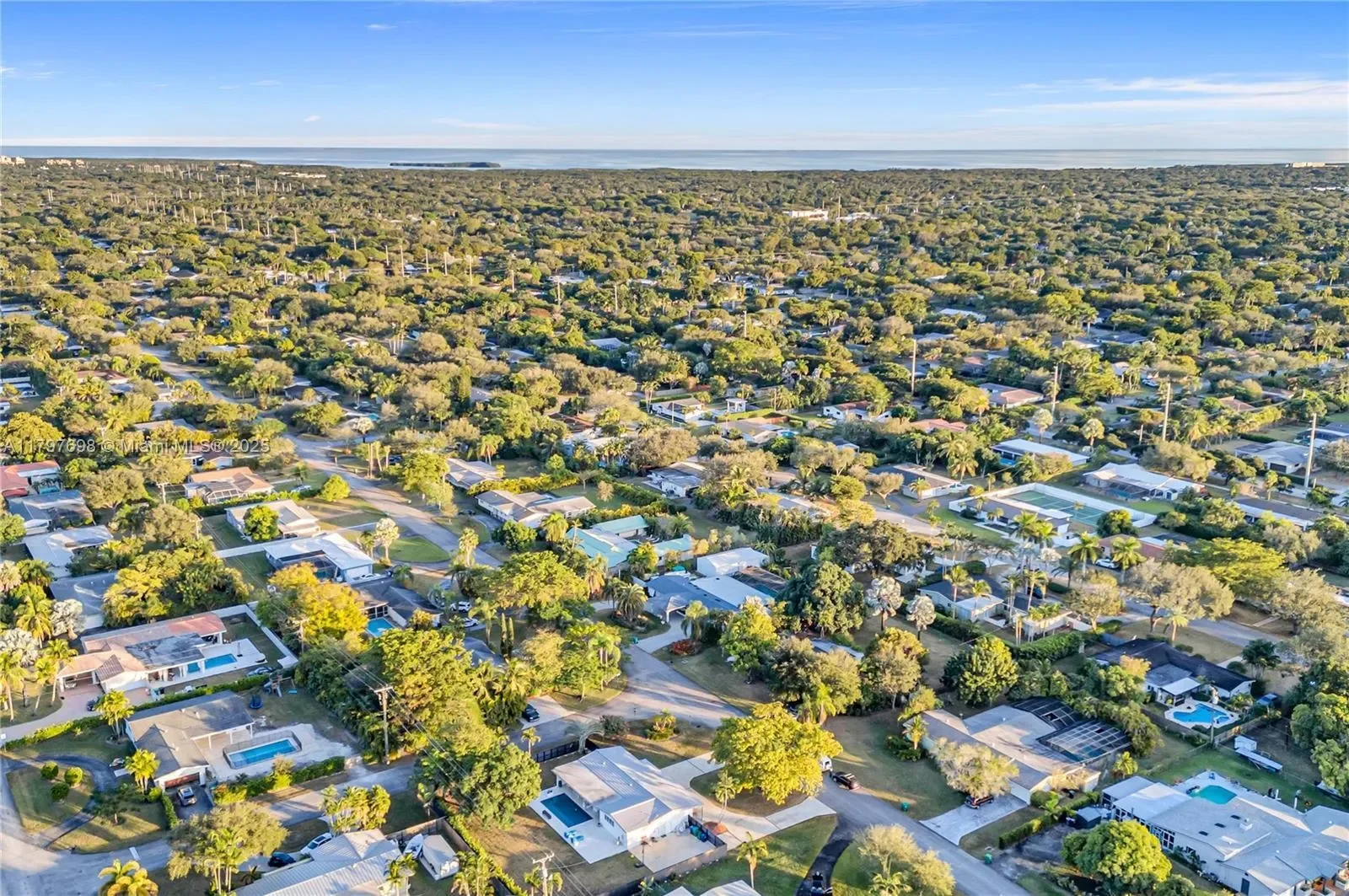 8501 SW 142nd St, Coral Gables, Florida, United States. - Photo 49