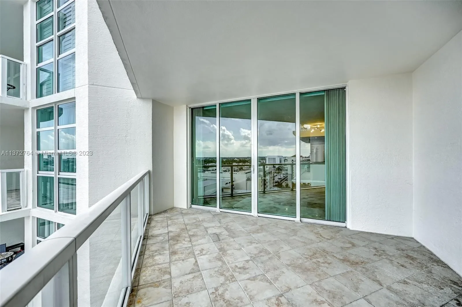 Exterior photo 5
