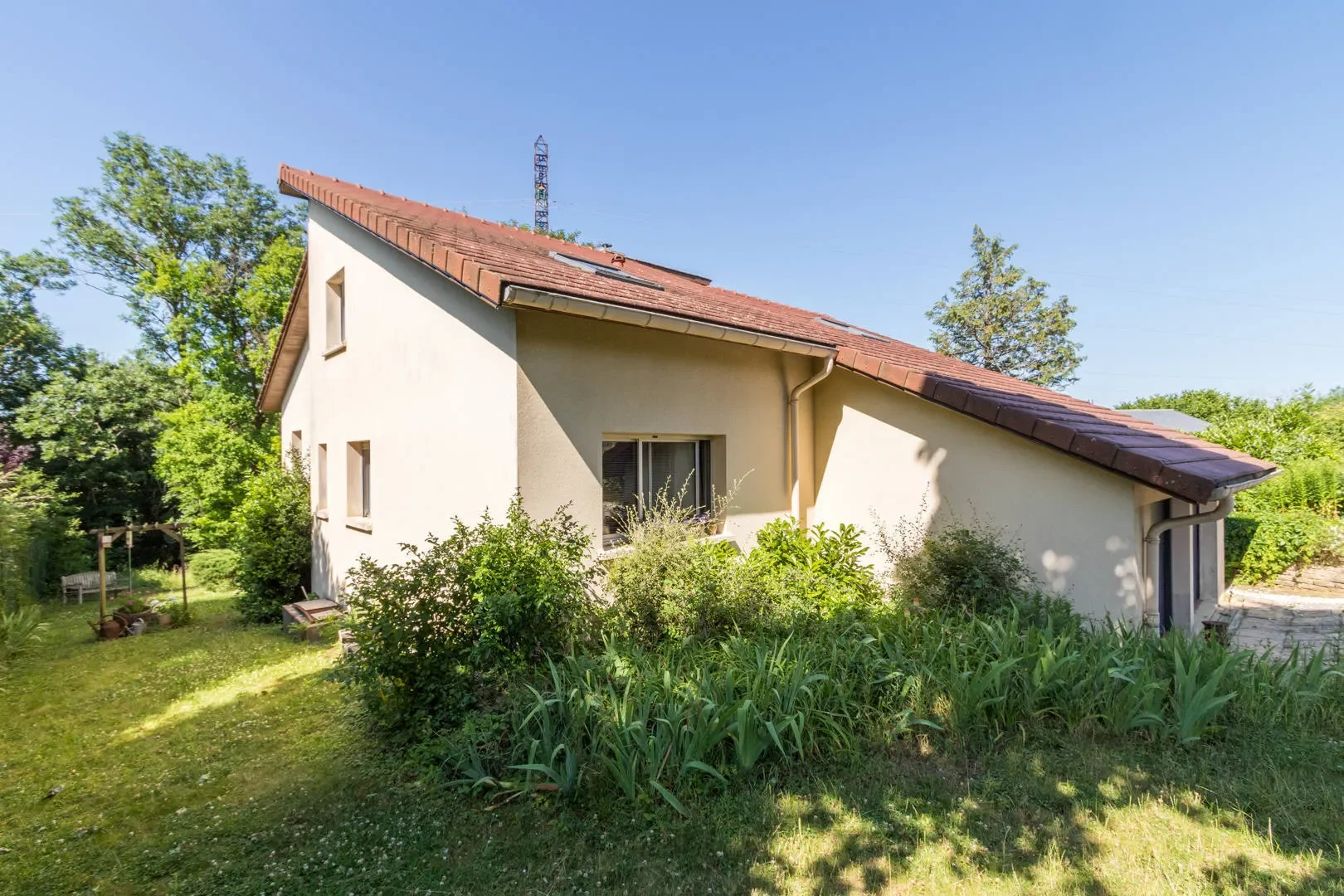 Exterior photo 6