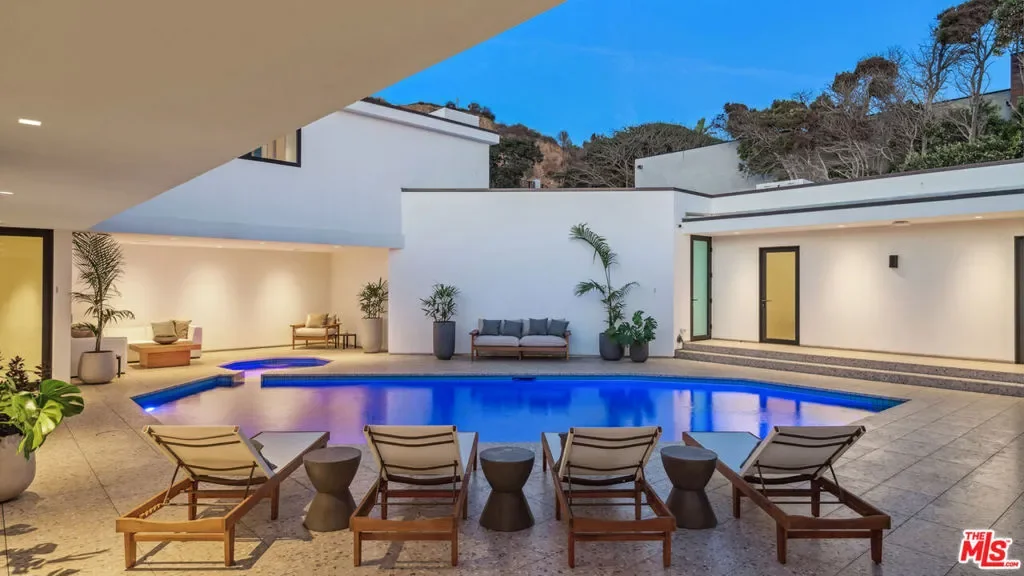 31388 Broad Beach Road, Malibu, California, United States. - Photo 32