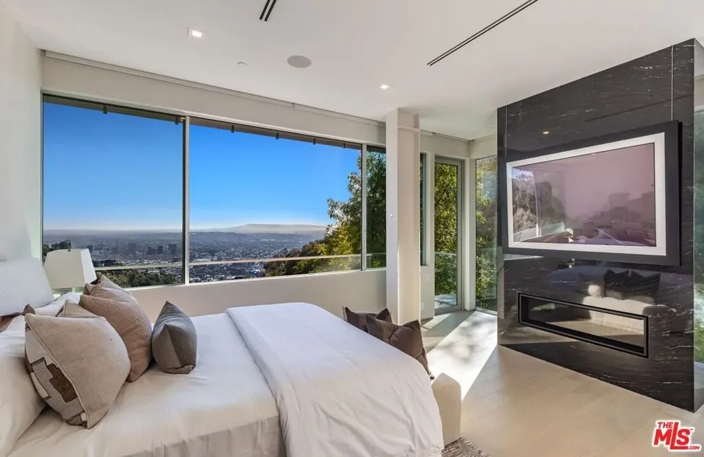 1895 Rising Glen Road, Los Angeles, California, United States. - Photo 13
