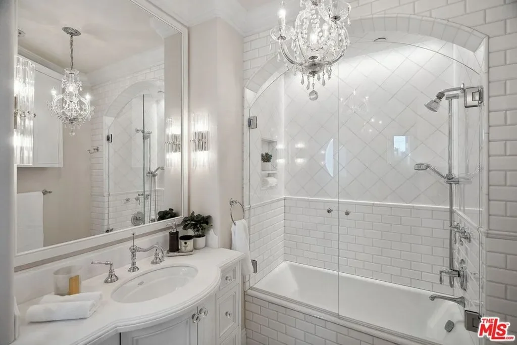 6882 Arizona Avenue, Los Angeles, California, United States. - Photo 16