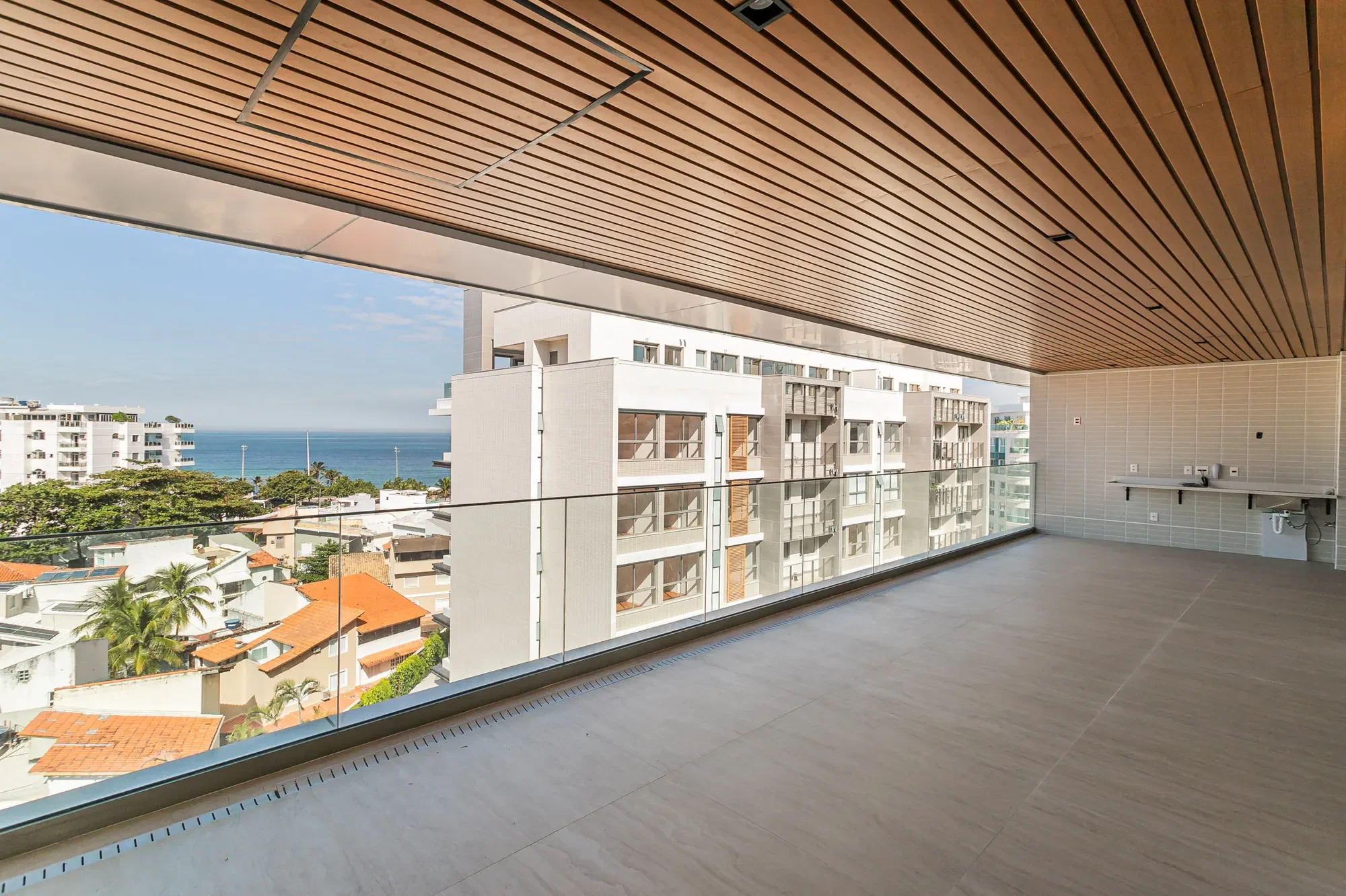 Exterior photo 2