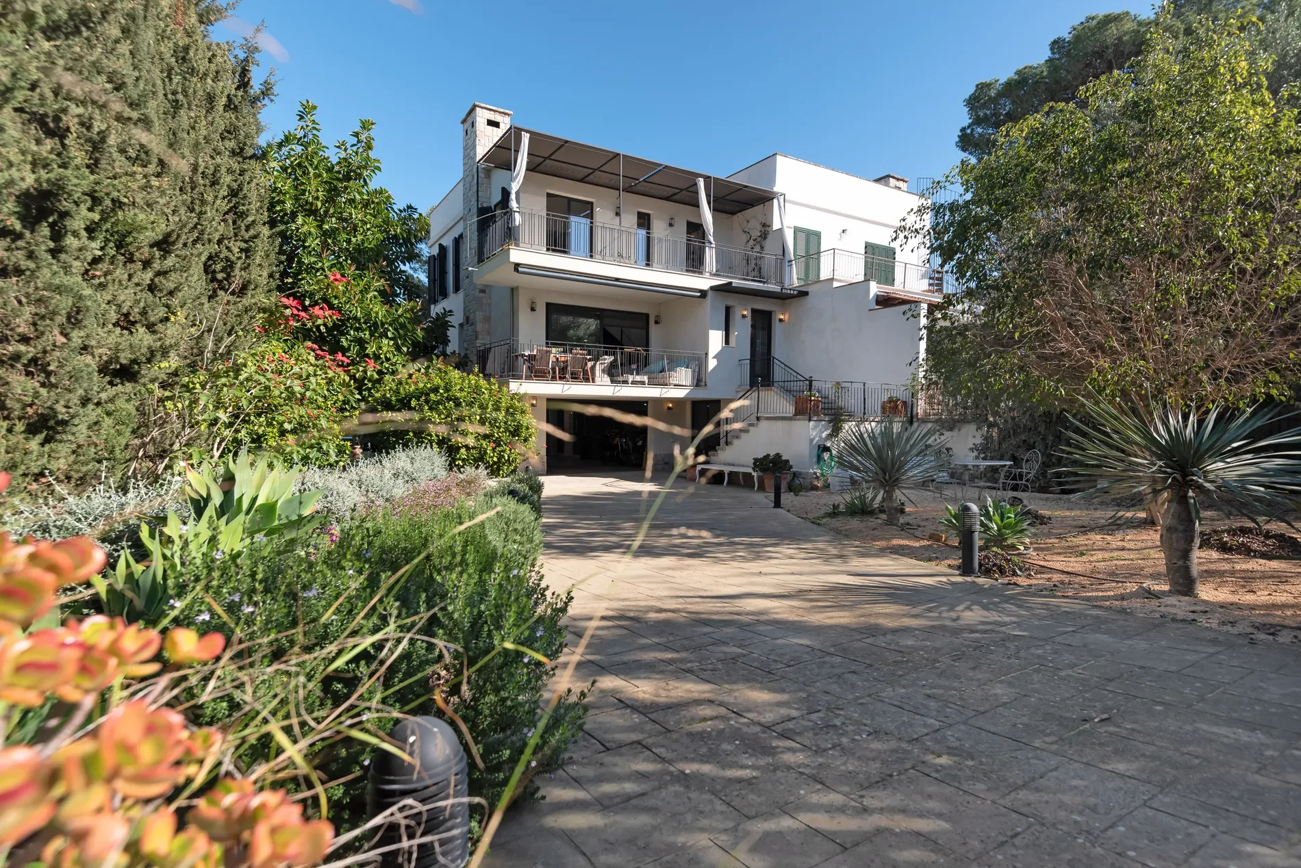Exterior photo 11