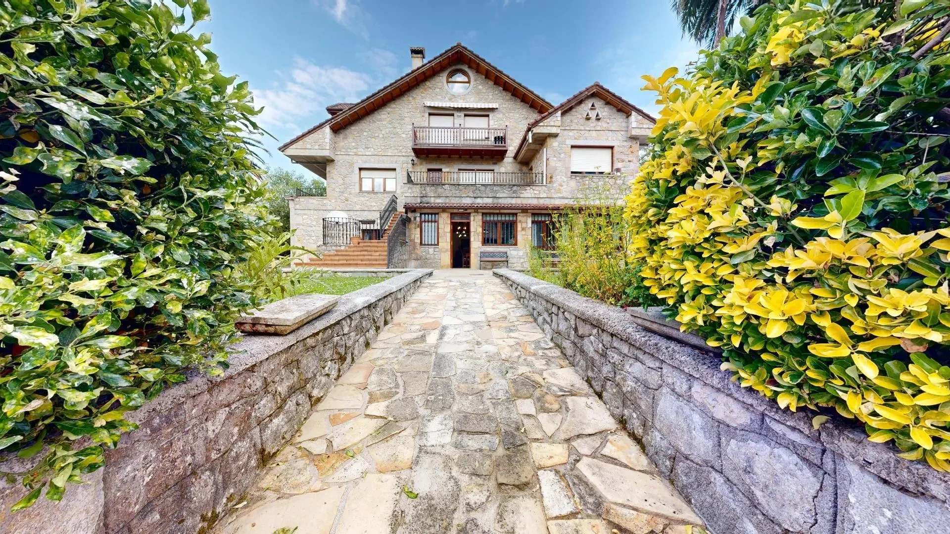 Exterior photo 9
