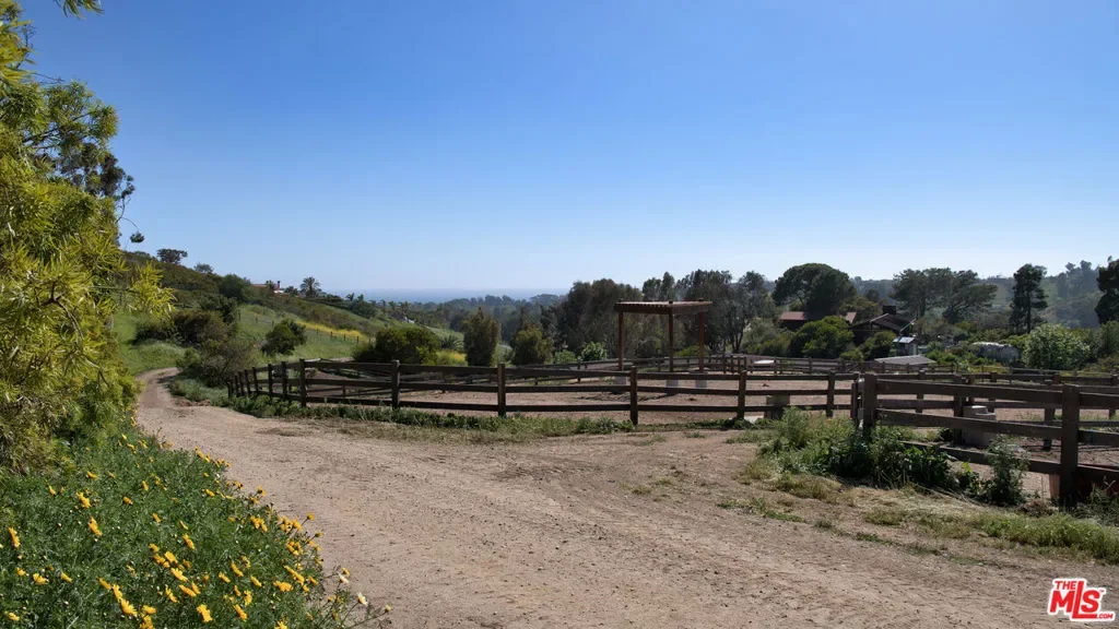 5900 Bonsall Drive, Malibu, California, United States. - Photo 17