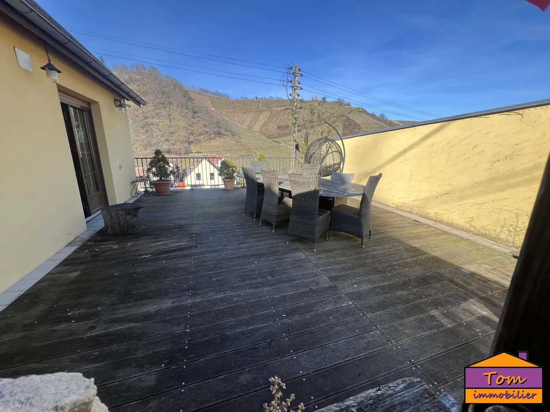 Exterior photo 4