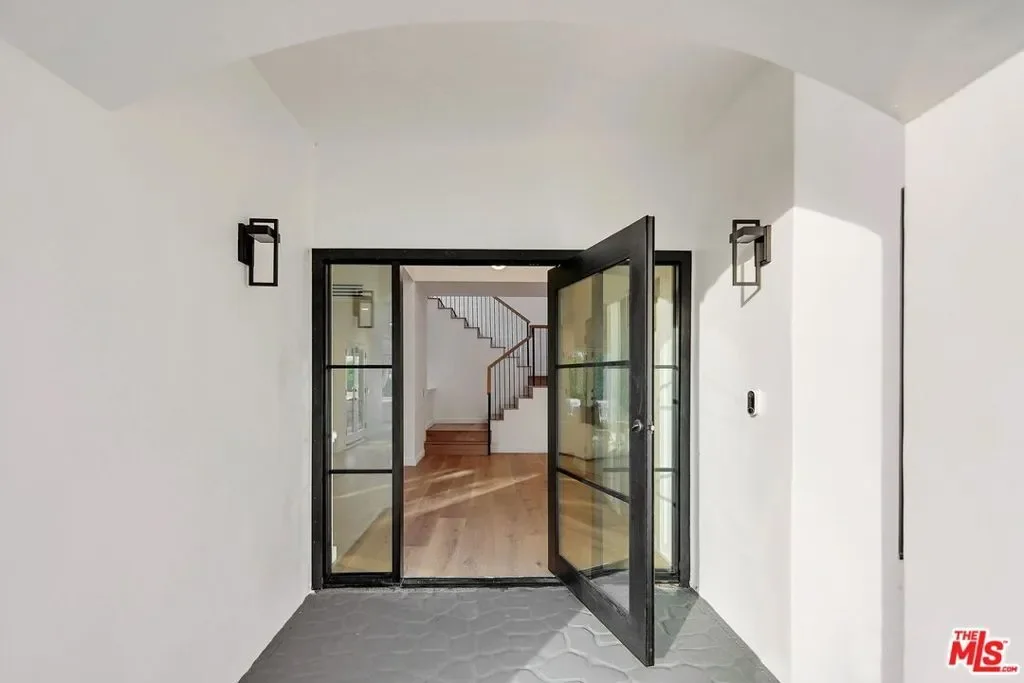 4050 Clarinda Drive, Los Angeles, California, United States. - Photo 13