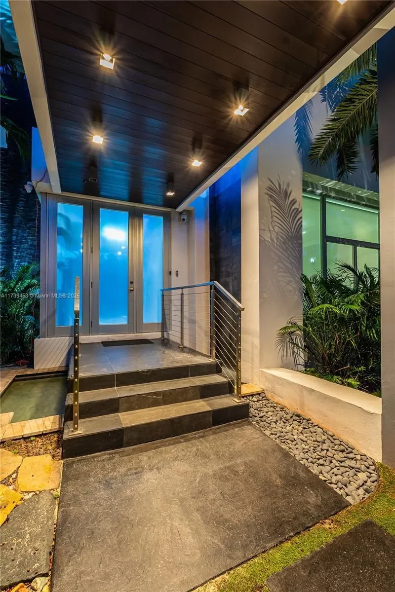300 Royal Plaza Dr, Fort Lauderdale, Florida, United States. - Photo 59
