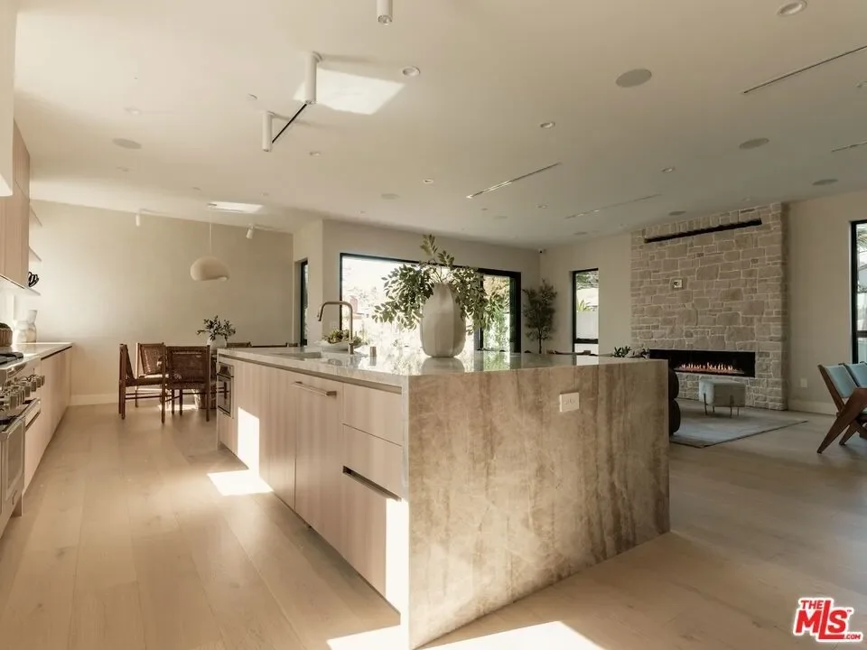 3629 Rosewood Avenue, Los Angeles, California, United States. - Photo 35