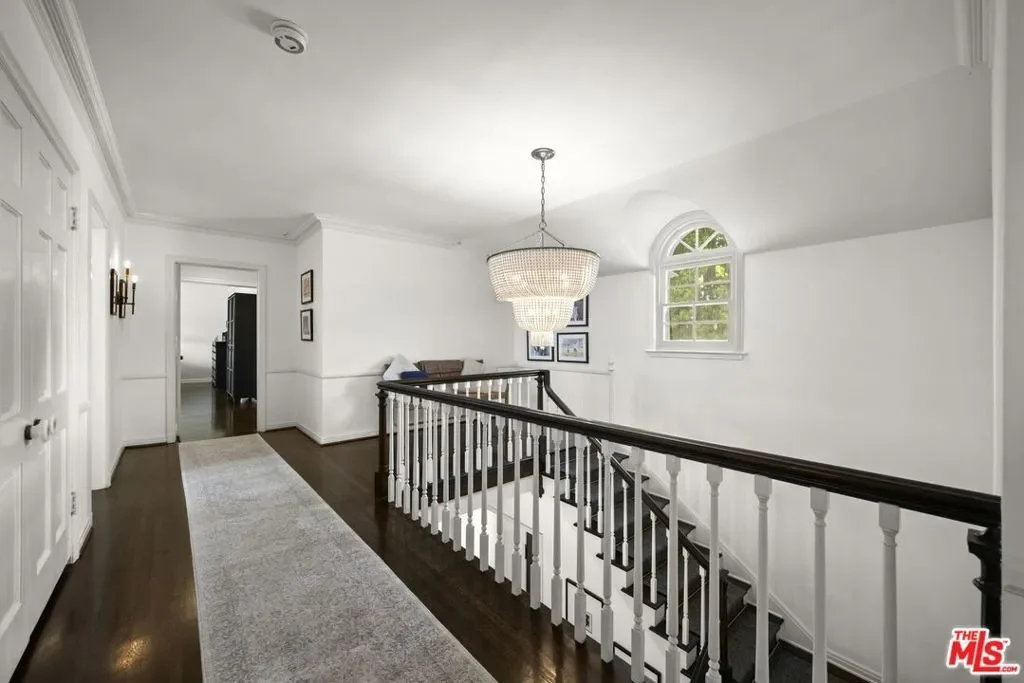 850 Birchwood Drive, Los Angeles, California, United States. - Photo 54
