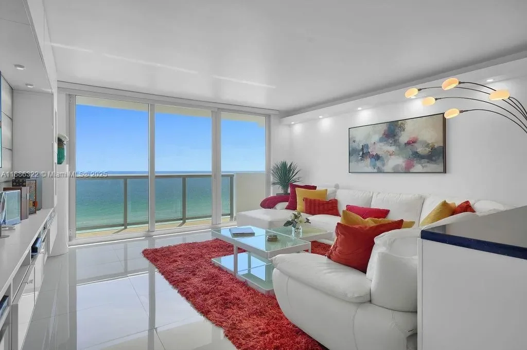 6039 Collins Ave 1126, Miami Beach, Florida, United States. - Photo 3
