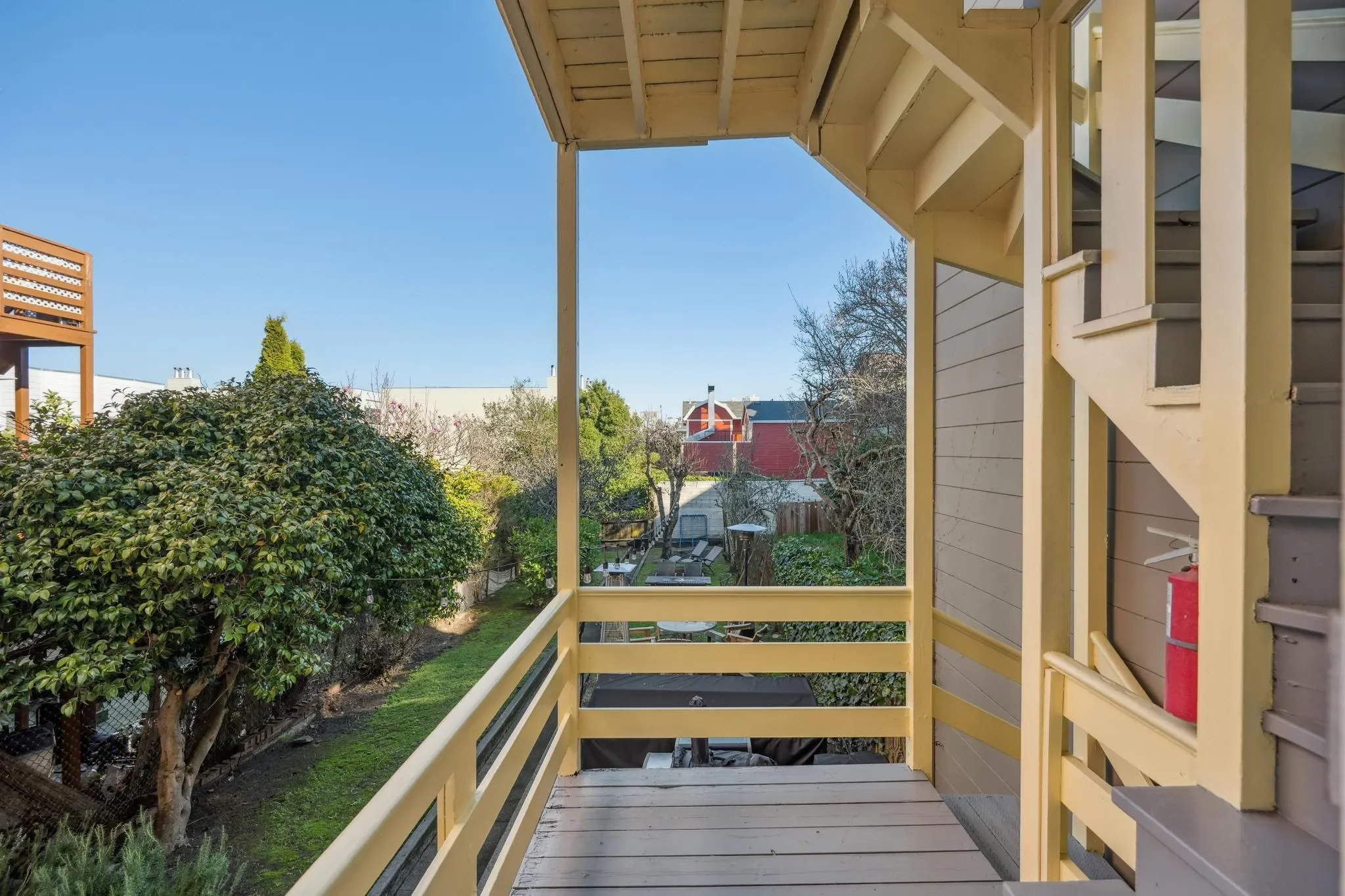 Exterior photo 5